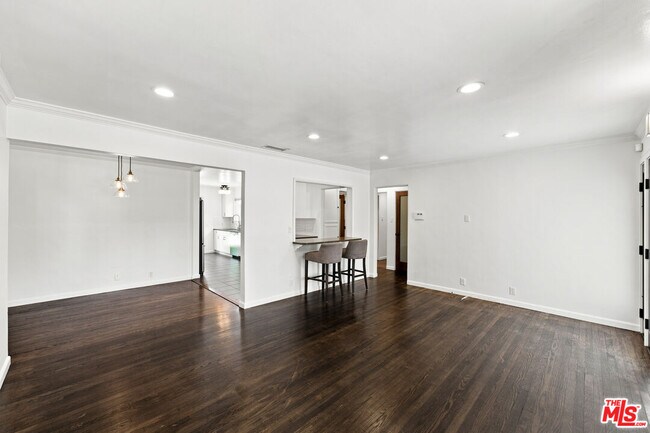 Foto del edificio - 4415 Woodland Ave
