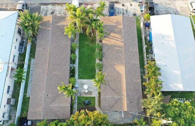 Foto del edificio - 3208 Canal Dr