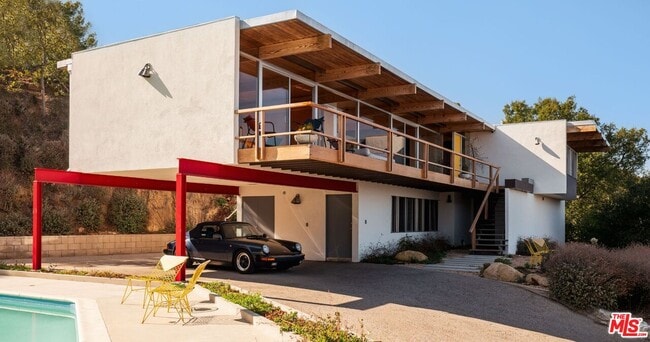 Foto del edificio - 7820 Mulholland Dr