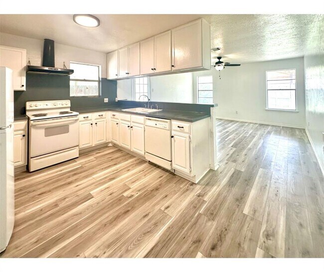 Building Photo - 23338 Briarcreek Blvd