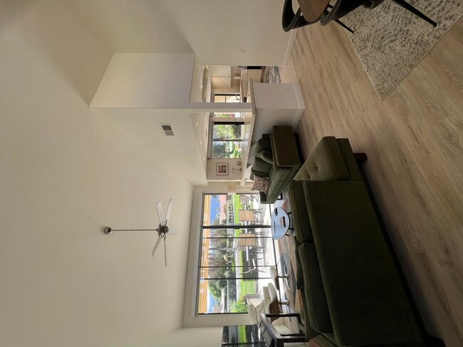 Building Photo - 289 Castellana N