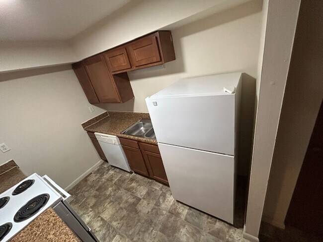 Foto del edificio - Convenient & Newly Updated 2-Bedroom Apart...