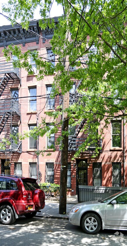 Primary Photo - 535 Clinton St