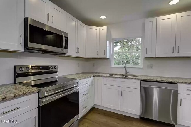 Foto del edificio - 3895 Azalean Dr