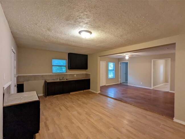 Foto del edificio - 2016 Creston Dr