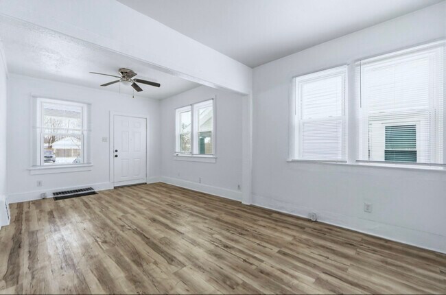 Foto del edificio - 1629 Sherman Blvd