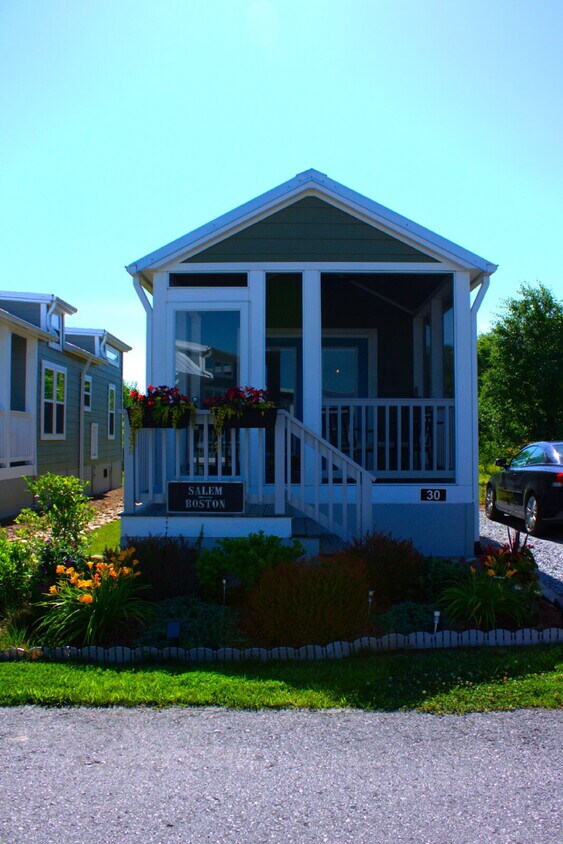 Primary Photo - Charming Tiny Home in The Hamlet by Simple...