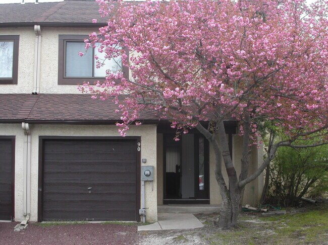 Building Photo - 90 Five Crown Royal