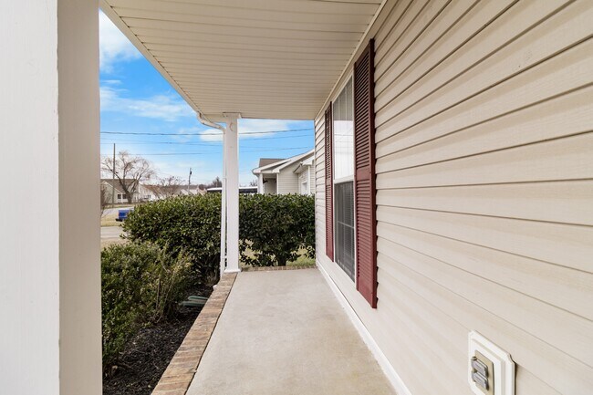 Foto del edificio - 3437 Kingfisher Dr