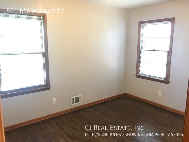 Foto del edificio - 501 NW Walnut Ct