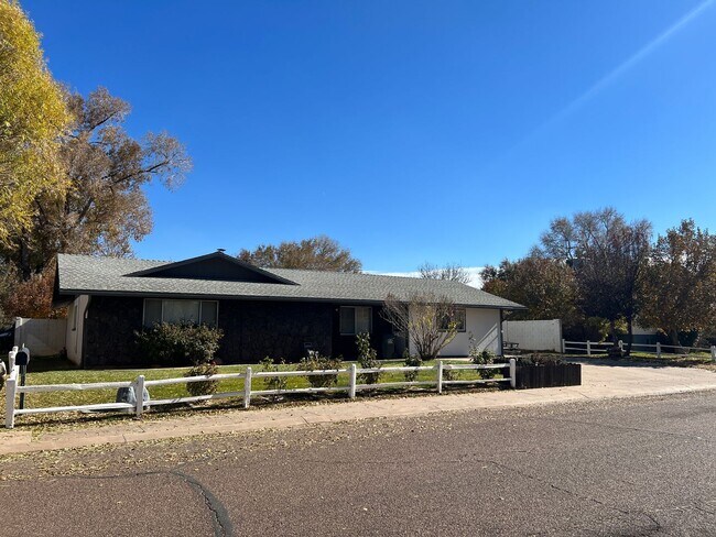 Building Photo - 4 Bed, 2 Bath with Huge Shop/Garage