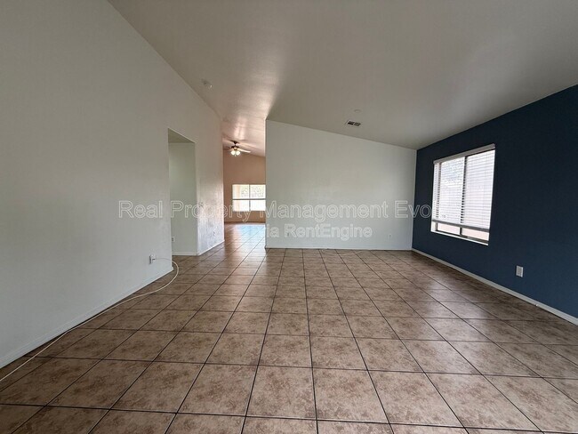 Building Photo - 1225 W Shumway Farm Rd