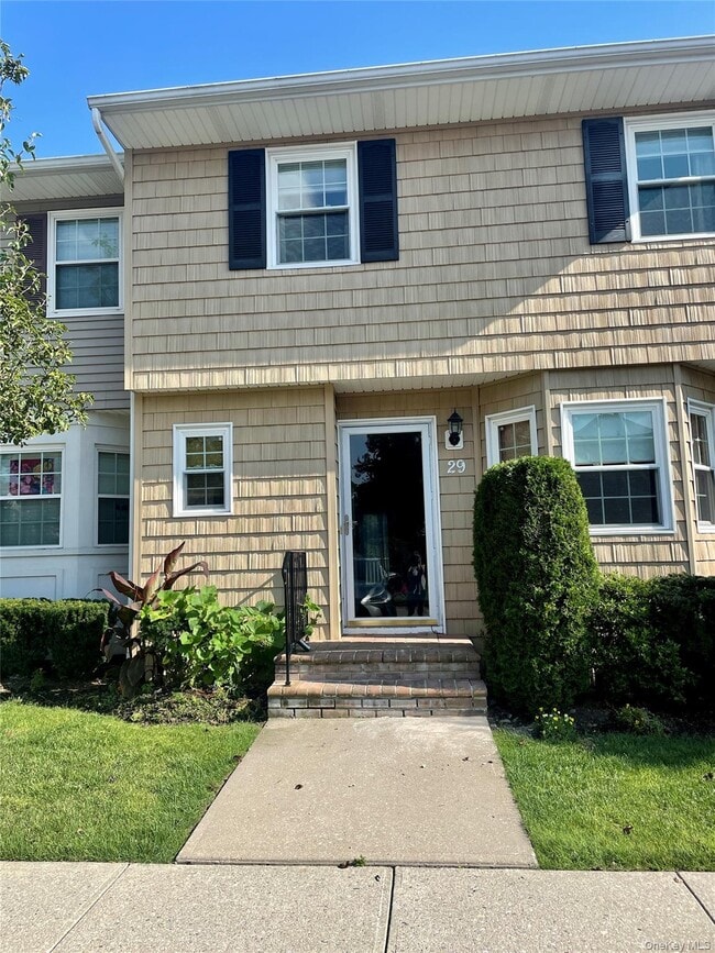 Building Photo - 29 Woodlake Dr E
