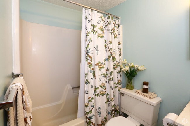 Interior Photo - Villages at Shore Landing