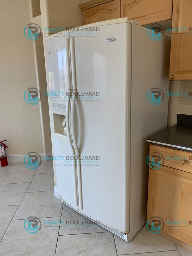 Foto del edificio - Beautiful 3 Bedroom, 2Bath, 3 Car Garage home in South Reno With Large Back Yard and Hot Tub!