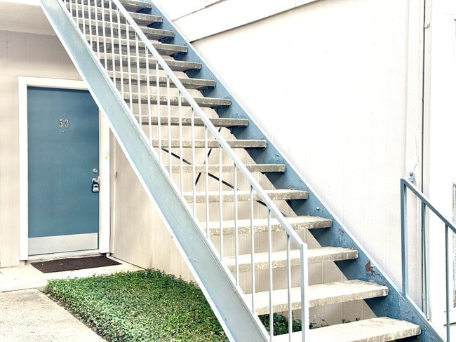 Foto del edificio - 7900 N Stadium Dr