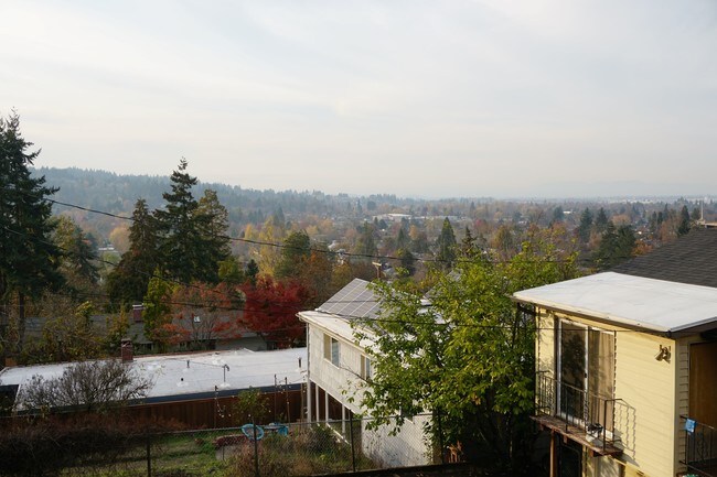 Building Photo - 550 W 25th Pl