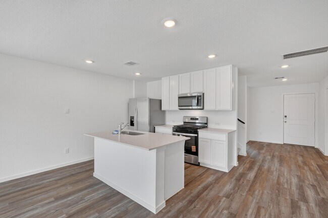 Building Photo - 40818 Hawthorne Glades St