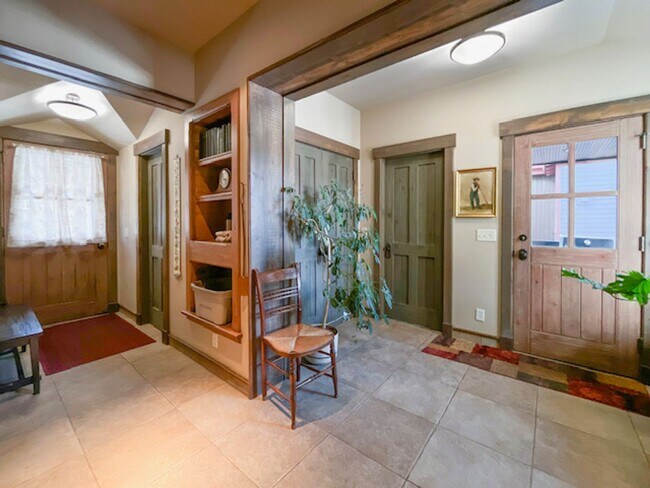 Building Photo - Enjoy Summer in Historic Breckenridge, Walk to Main Street! Bring your dog!