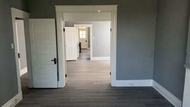 Foto del edificio - Recently renovated home waiting for new te...