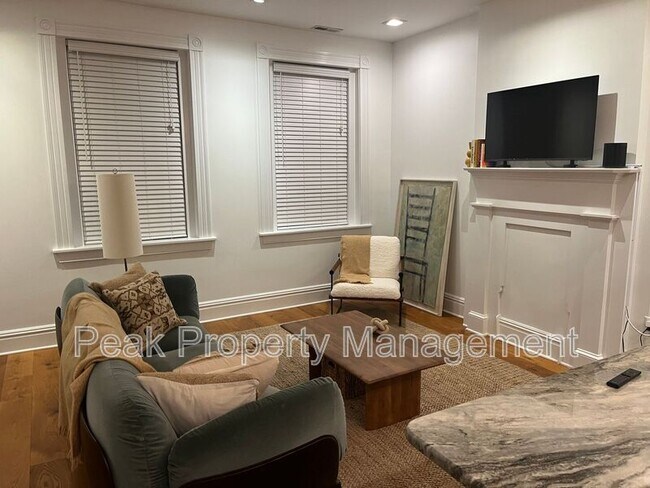 Foto del edificio - 2101 E Franklin St