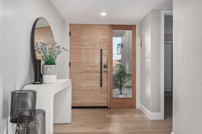 Foto del edificio - 5756 N 79th St