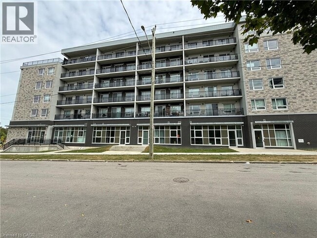Building Photo - 275 Larch St