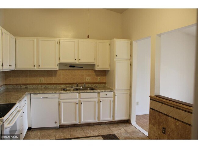 Foto del edificio - 6225-6229 Boone Ave N