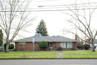 Building Photo - 912 E Main St