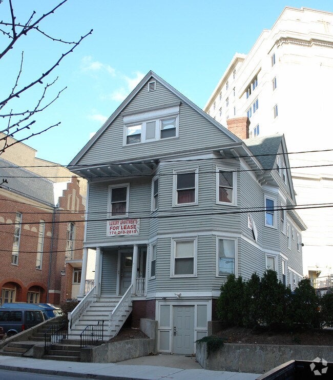 Building Photo - 9-11 Hayes St