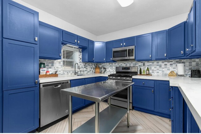 Kitchen - 603 S Locust St