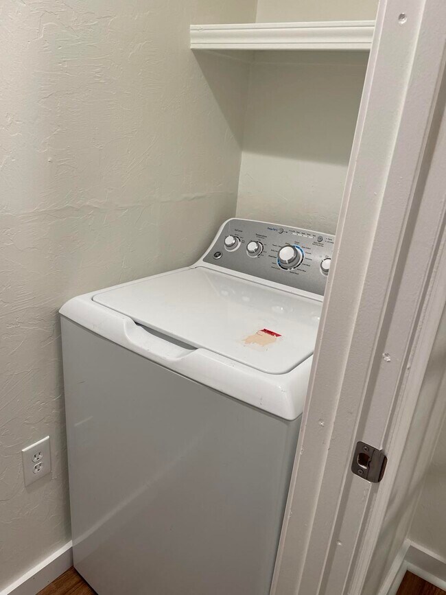 Foto del edificio - 206 S Elm St