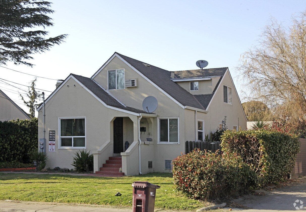 Foto principal - 204-220 Cherry Way
