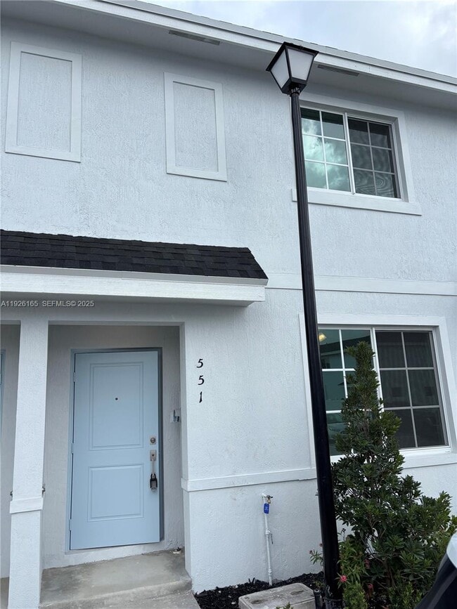 Foto del edificio - 551 NW 10th St