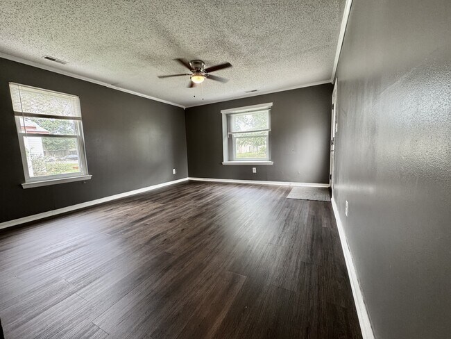 Foto del edificio - 1417 Goldfinch Ln