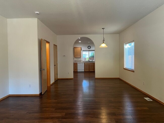 Building Photo - Beautiful 4Bd/3Ba Home in Glenfair neighbo...