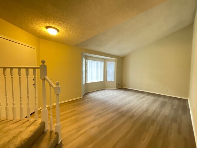Foto del edificio - The Gables Townhomes: 2 Bed 2.5 Bath Attac...