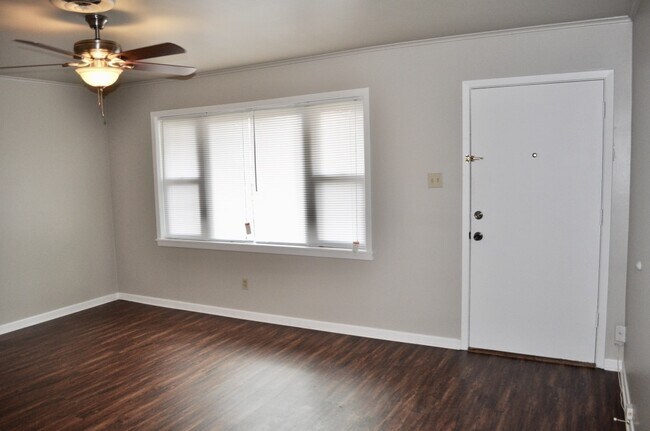 Foto del edificio - FOR LEASE! Nice 3-2-2 Brick Home in Weatherford!