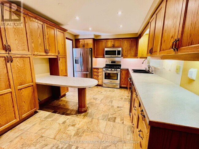 Photo du bâtiment - 74 Devins Dr