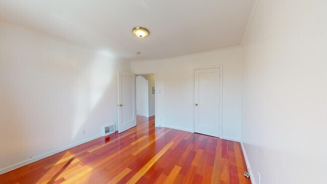 Building Photo - 1502 46th Ave