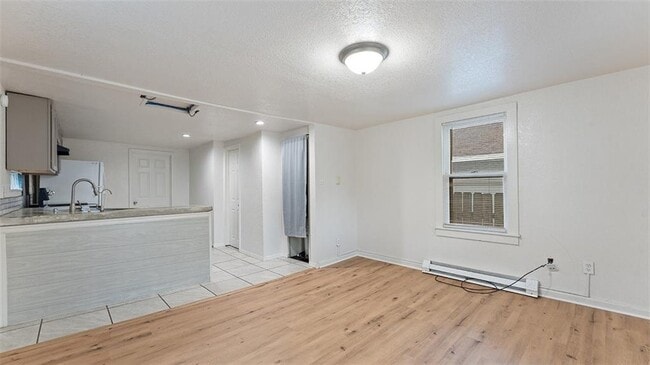 Building Photo - 424 E Velma Ave
