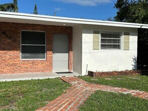 Building Photo - 4900 SW 28th Terrace