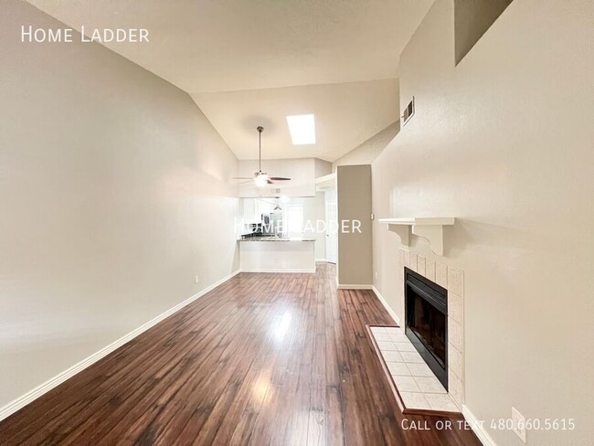 Building Photo - Gilbert 2-Bedroom Townhome with Modern Upg...