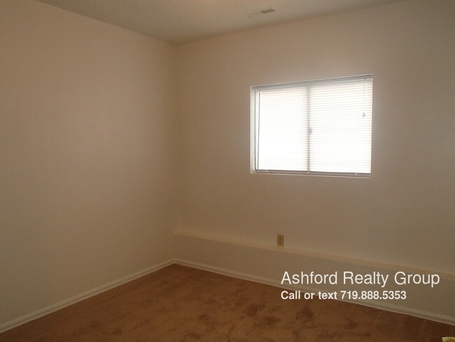 Building Photo - 349 Gahart Dr
