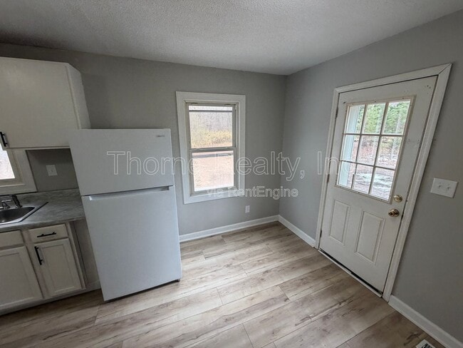 Building Photo - 303 2nd St