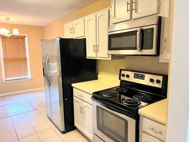 Building Photo - 8067 Creekstone Way
