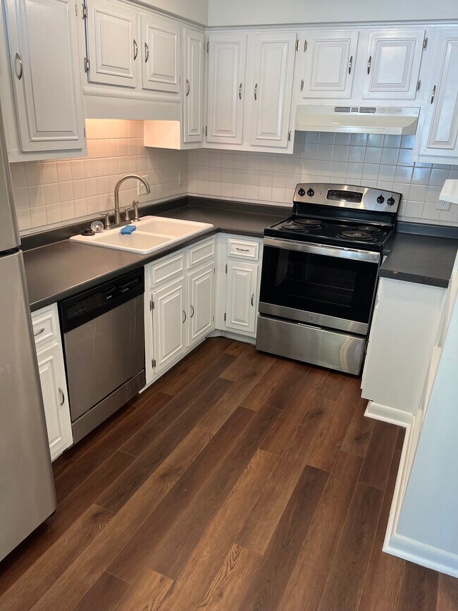 Foto del edificio - 7165 Sandy Creek Dr