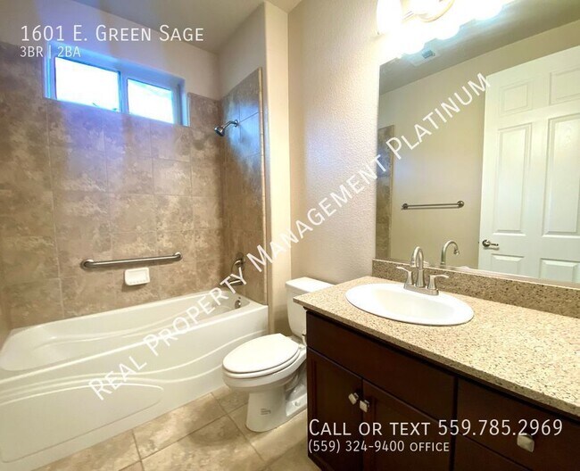 Foto del edificio - $2,350 3 Bedroom  with office and  Solar- ...
