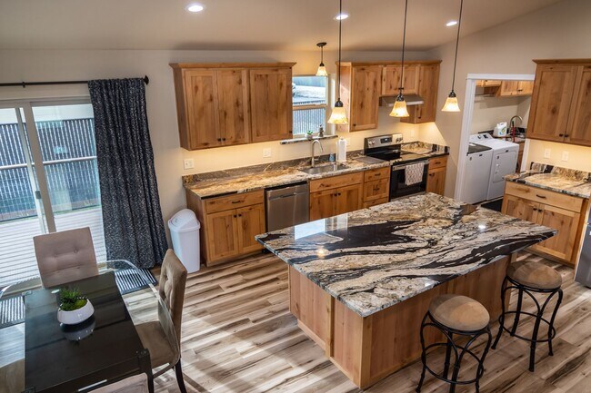 Building Photo - Executive Style Fully Furnished 3-bedroom ...