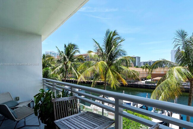 Foto del edificio - 2950 NE 188th St